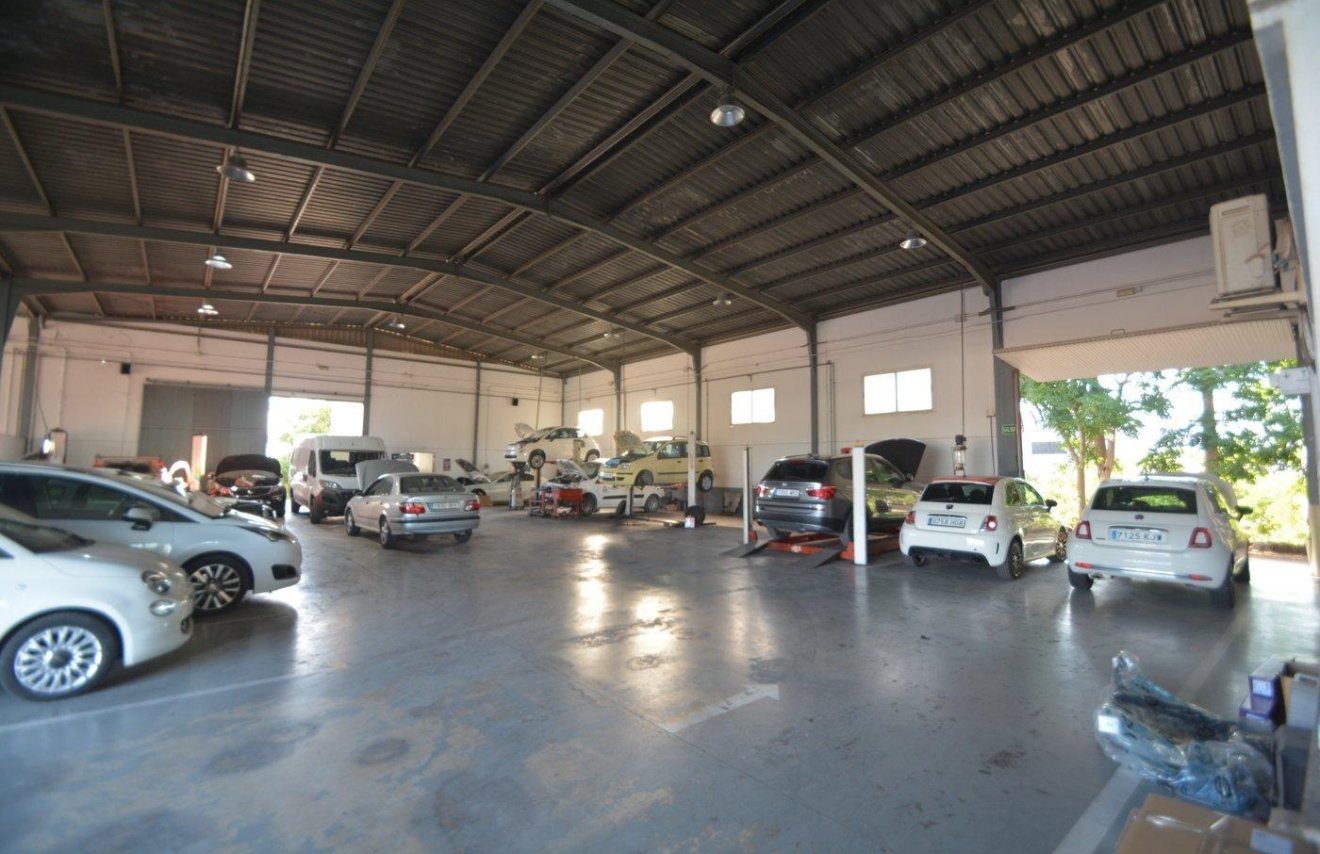 Reventa - Nave industrial - Orihuela - Correntías Bajas