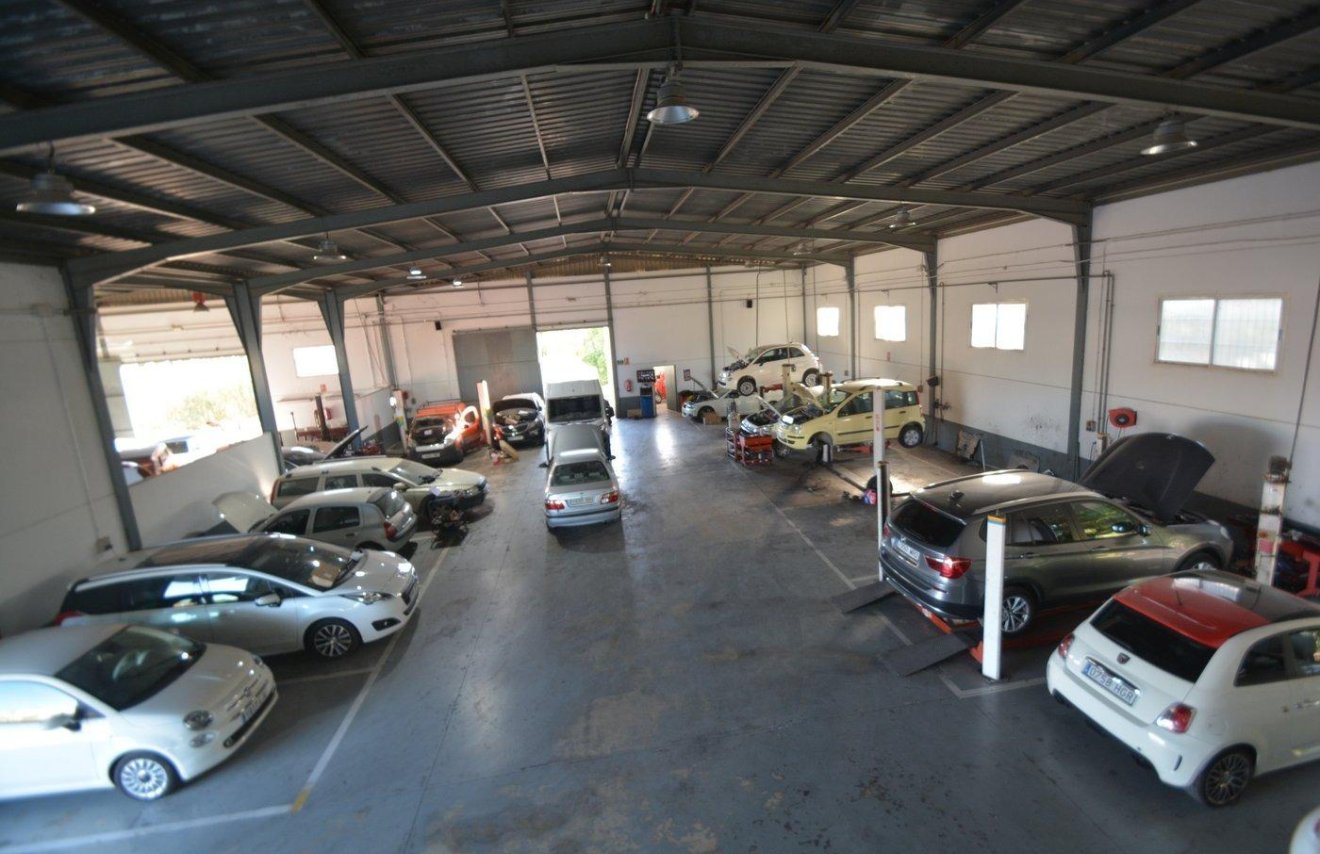 Reventa - Nave industrial - Orihuela - Correntías Bajas