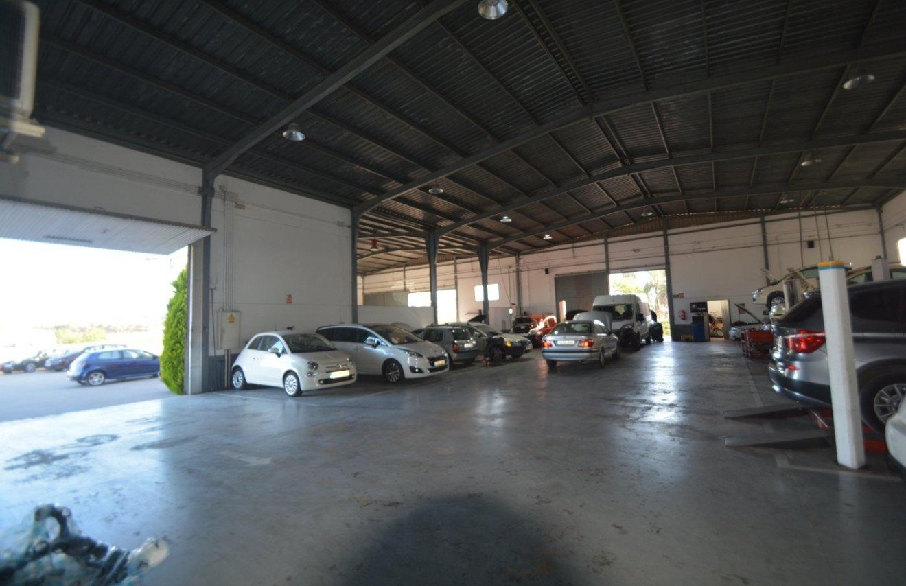 Reventa - Nave industrial - Orihuela - Correntías Bajas