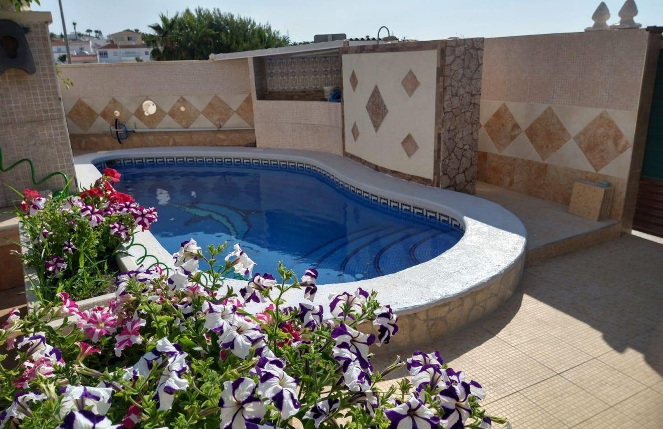 Resale - Villa - Orihuela Costa - Villamartín