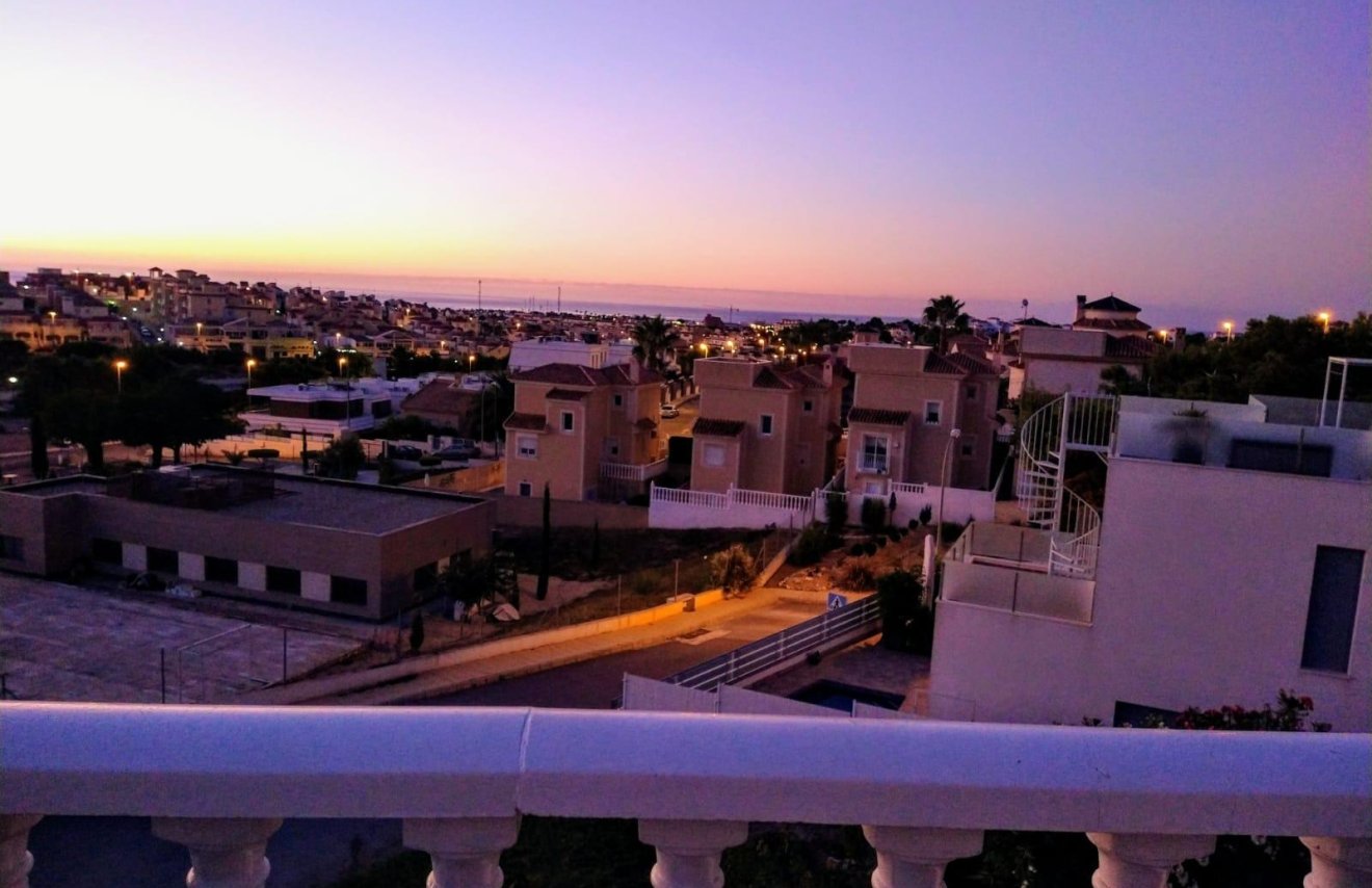 Resale - Villa - Orihuela Costa - Villamartín