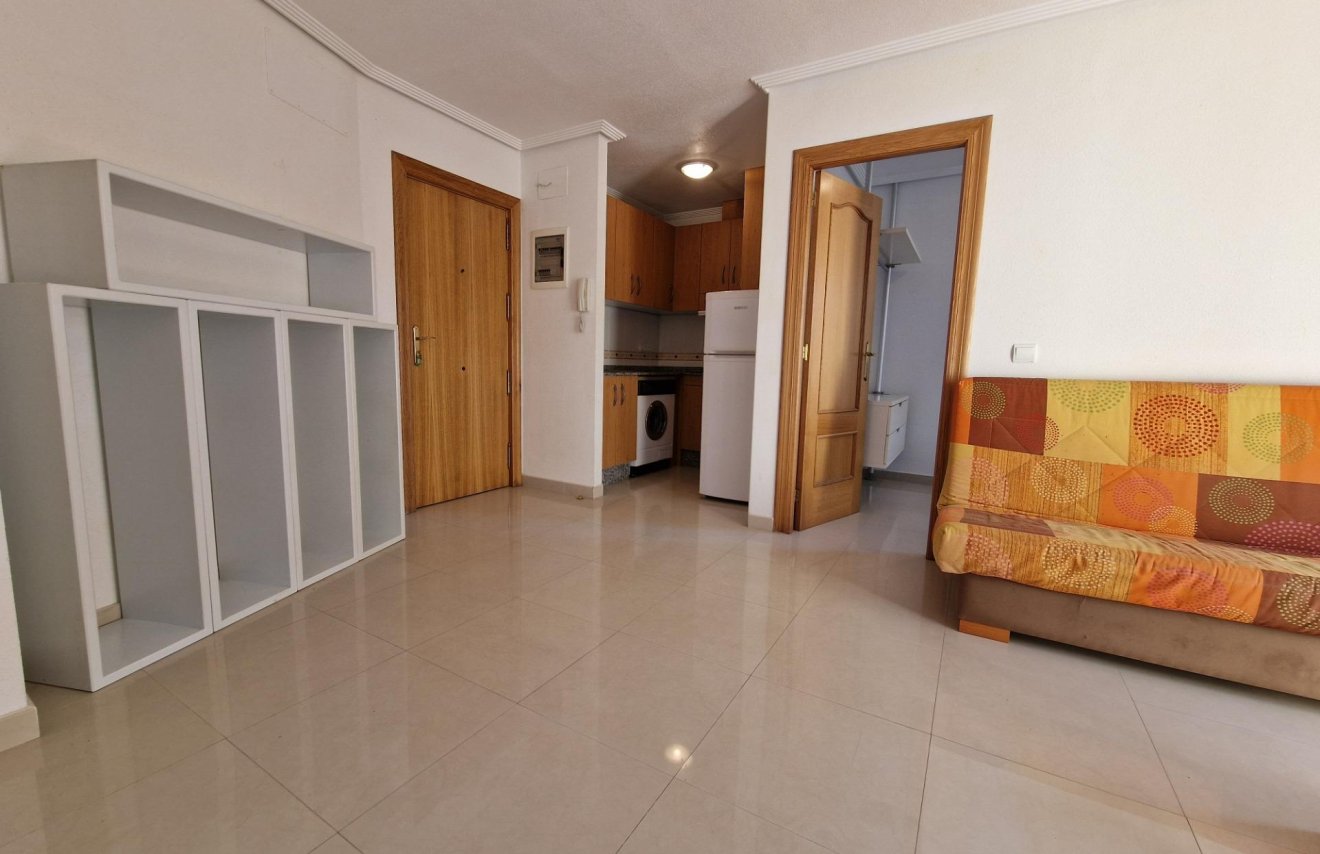 Resale - Apartamento - Torrevieja - Estacion de autobuses