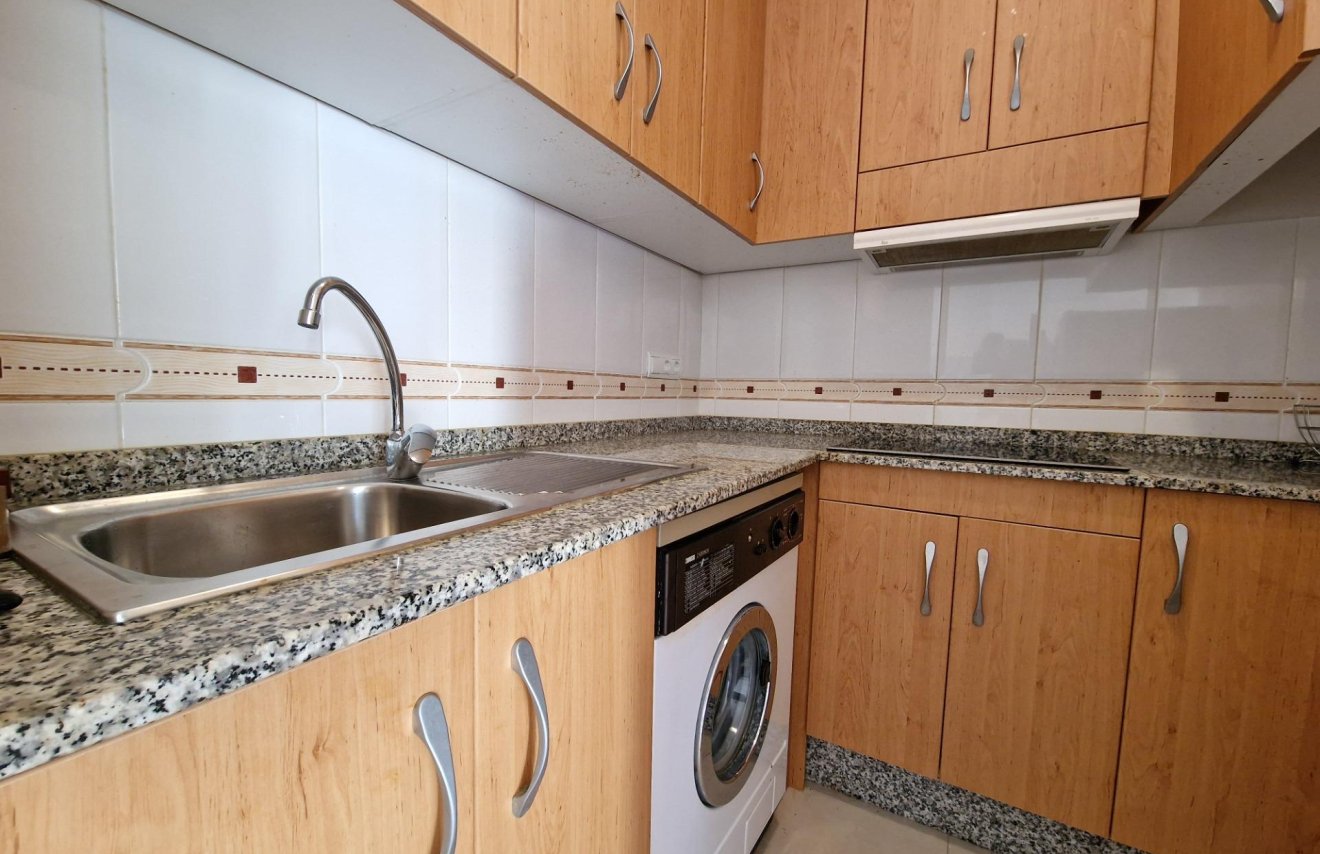 Resale - Apartamento - Torrevieja - Estacion de autobuses