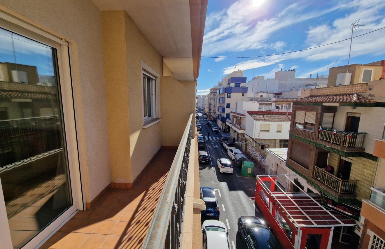 Resale - Apartamento - Torrevieja - Estacion de autobuses