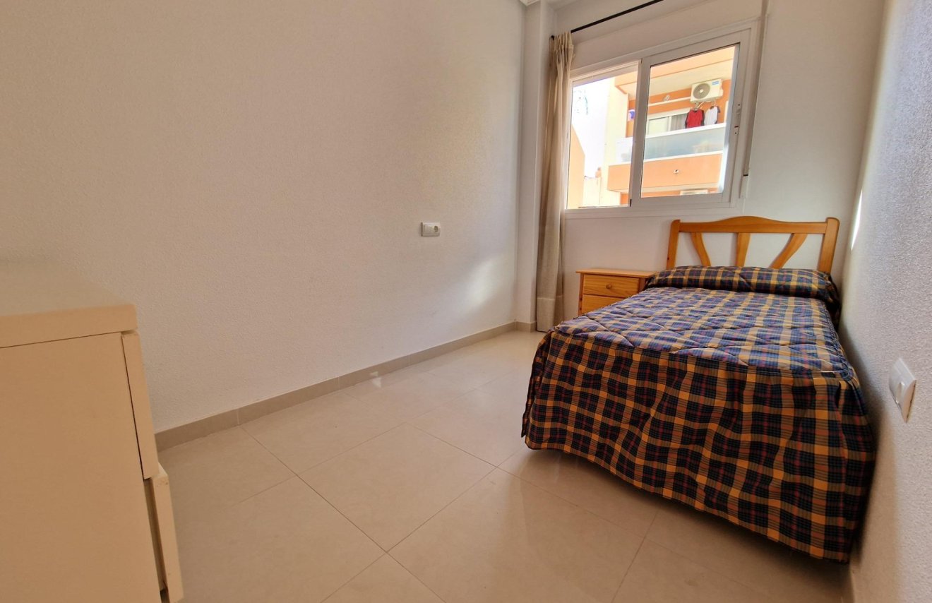 Resale - Apartamento - Torrevieja - Estacion de autobuses