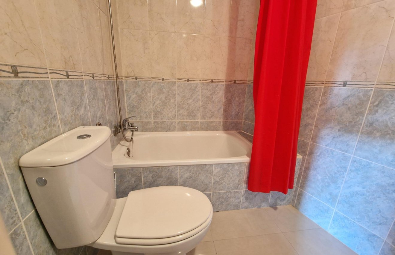 Resale - Apartamento - Torrevieja - Estacion de autobuses