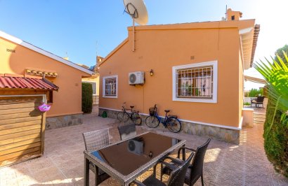 Resale - Chalet - Orihuela Costa - Punta Prima