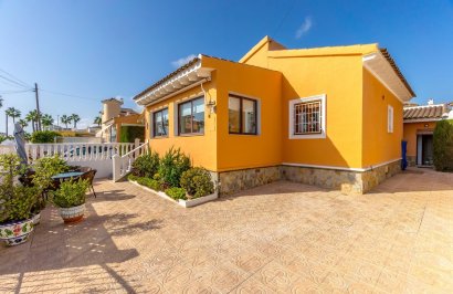 Resale - Chalet - Orihuela Costa - Punta Prima