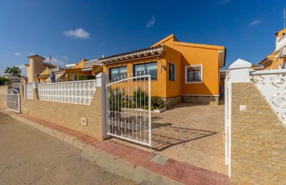 Resale - Chalet - Orihuela Costa - Punta Prima