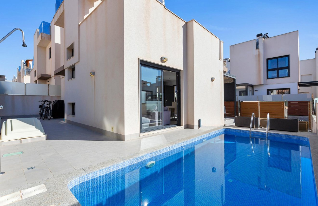 Resale - Villa - Torrevieja - Sector 25