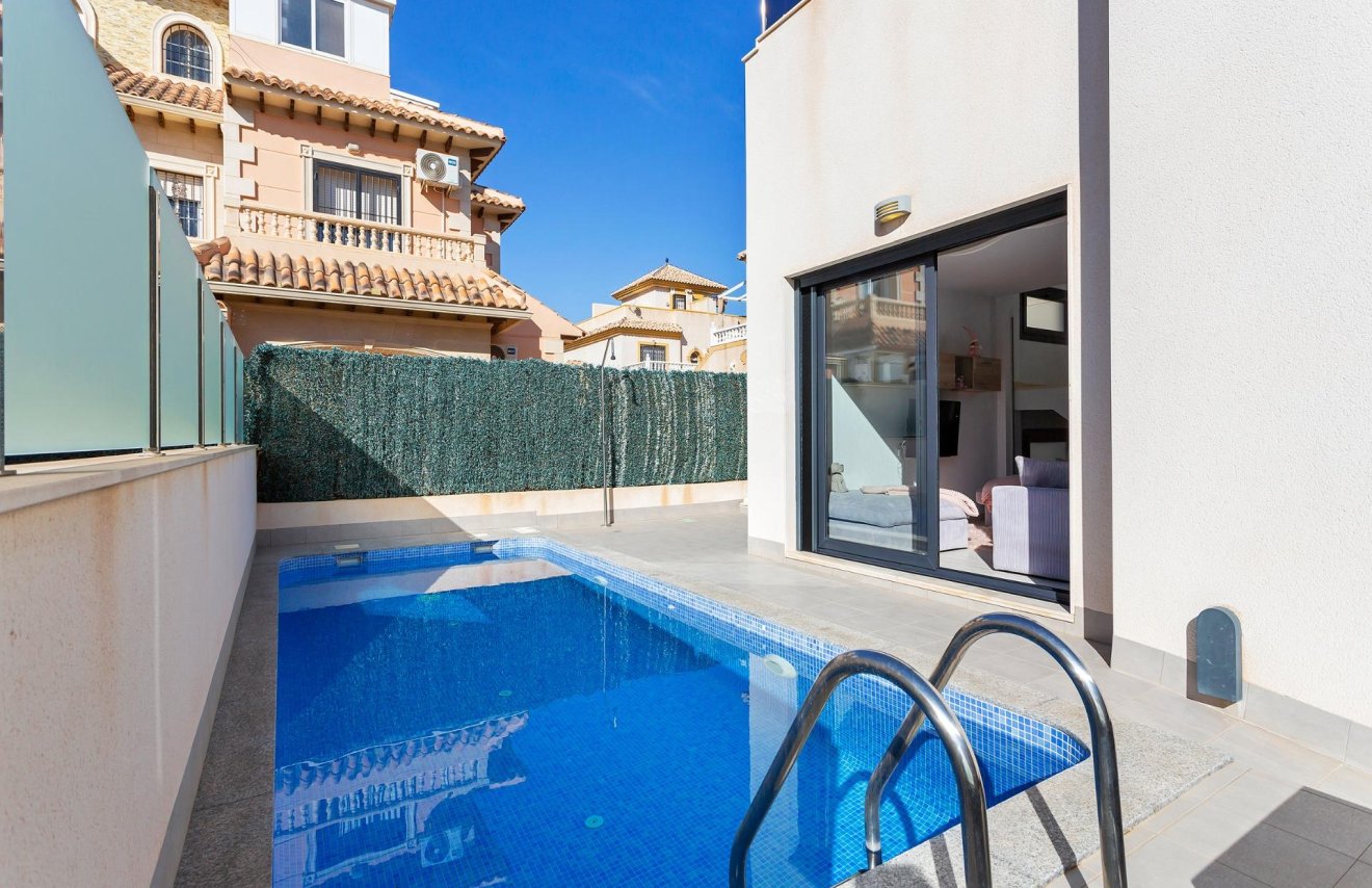 Resale - Villa - Torrevieja - Sector 25