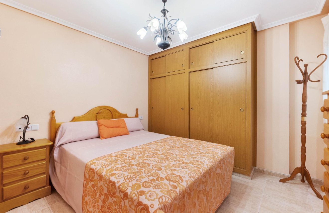 Resale - Apartamento - Torrevieja - Estacion de autobuses