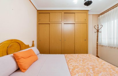 Resale - Apartamento - Torrevieja - Estacion de autobuses