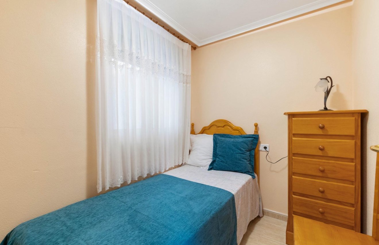 Resale - Apartamento - Torrevieja - Estacion de autobuses