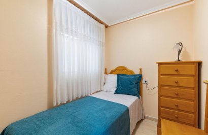 Resale - Apartamento - Torrevieja - Estacion de autobuses