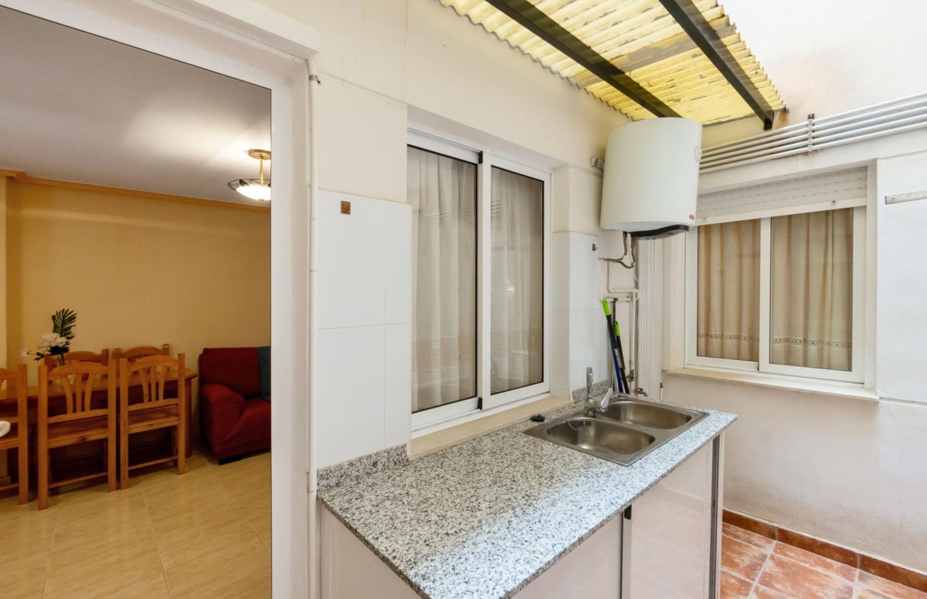 Resale - Apartamento - Torrevieja - Estacion de autobuses