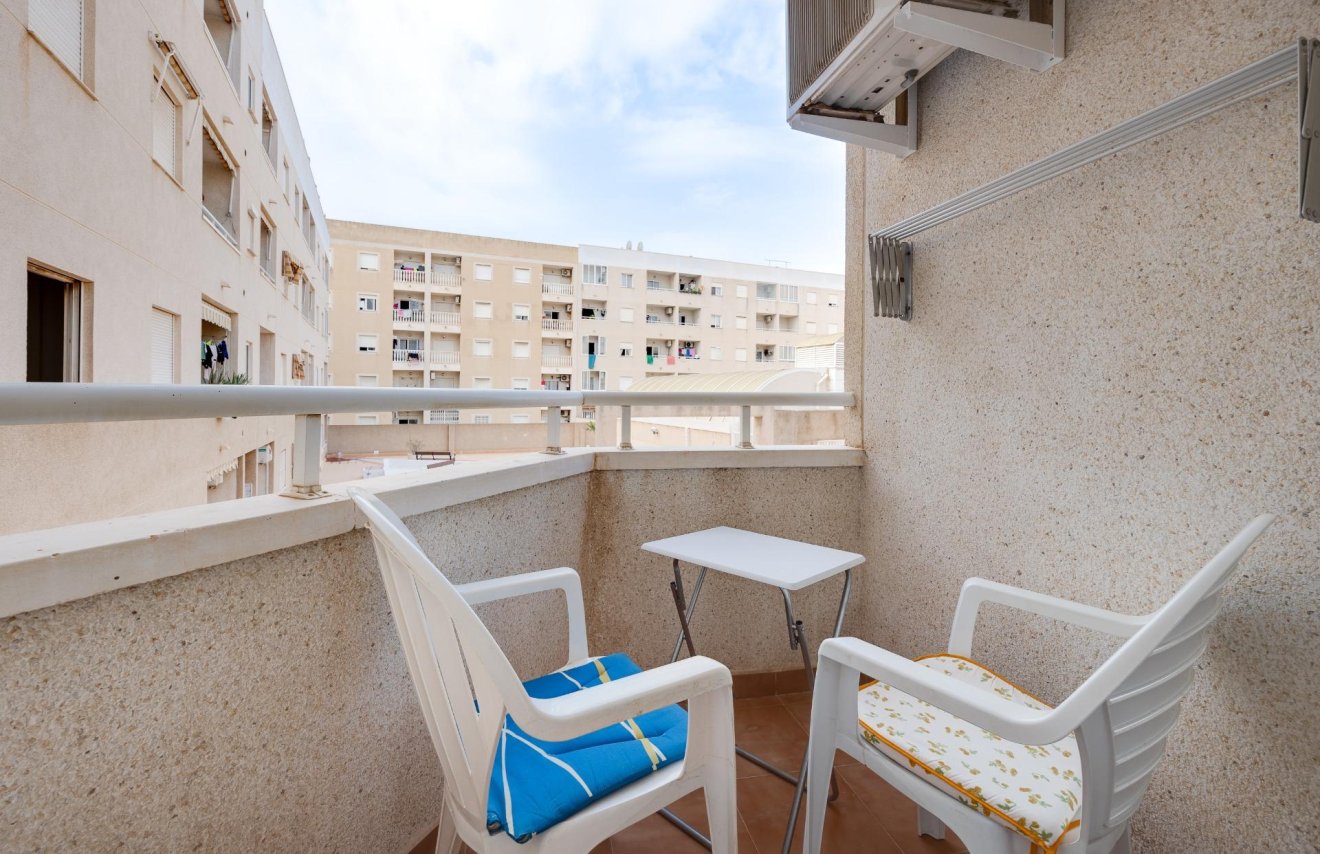 Resale - Apartamento - Torrevieja - Playa de los Locos