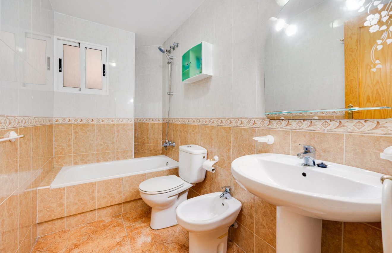 Resale - Apartamento - Torrevieja - Playa de los Locos