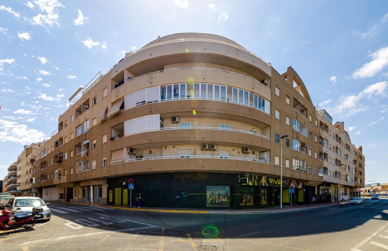 Resale - Apartamento - Torrevieja - Playa de los Locos