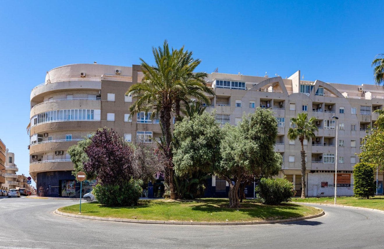 Resale - Apartamento - Torrevieja - Playa de los Locos