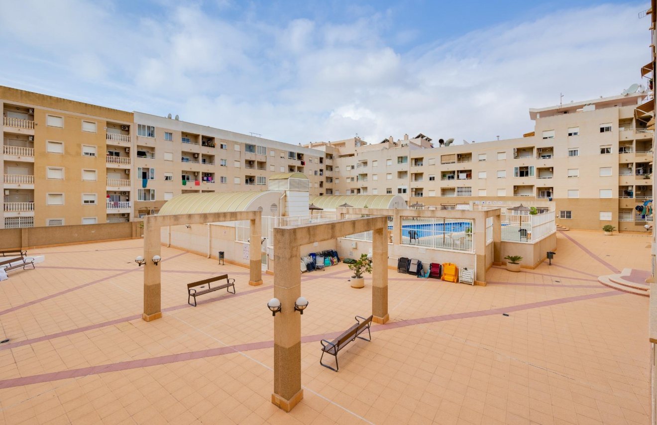 Resale - Apartamento - Torrevieja - Playa de los Locos