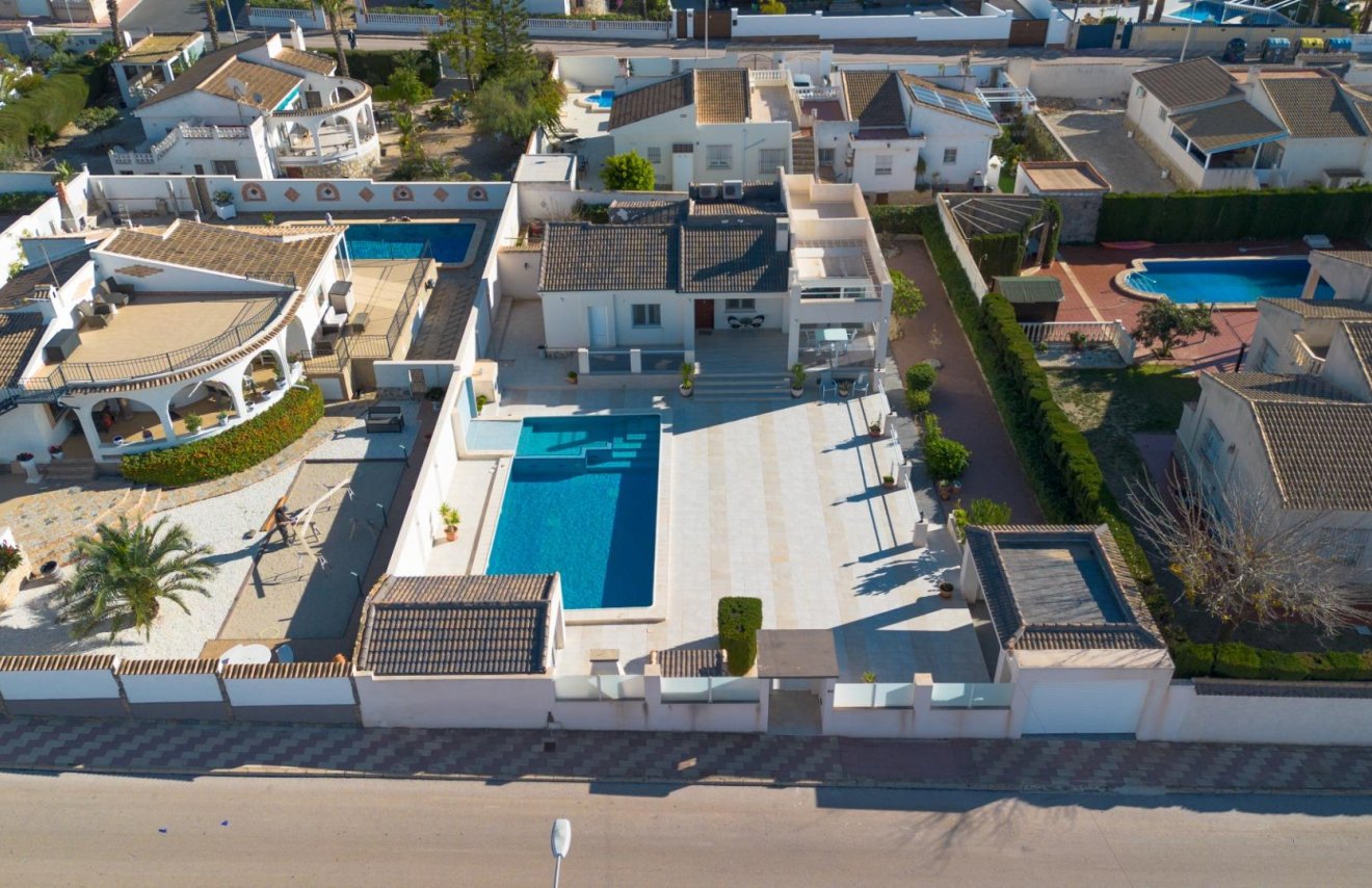 Resale - Chalet - Torrevieja - El chaparral