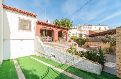 Resale - Chalet - Orihuela Costa - Punta Prima