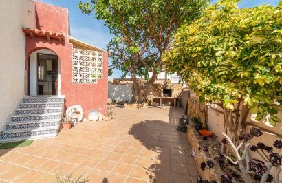 Resale - Chalet - Orihuela Costa - Punta Prima