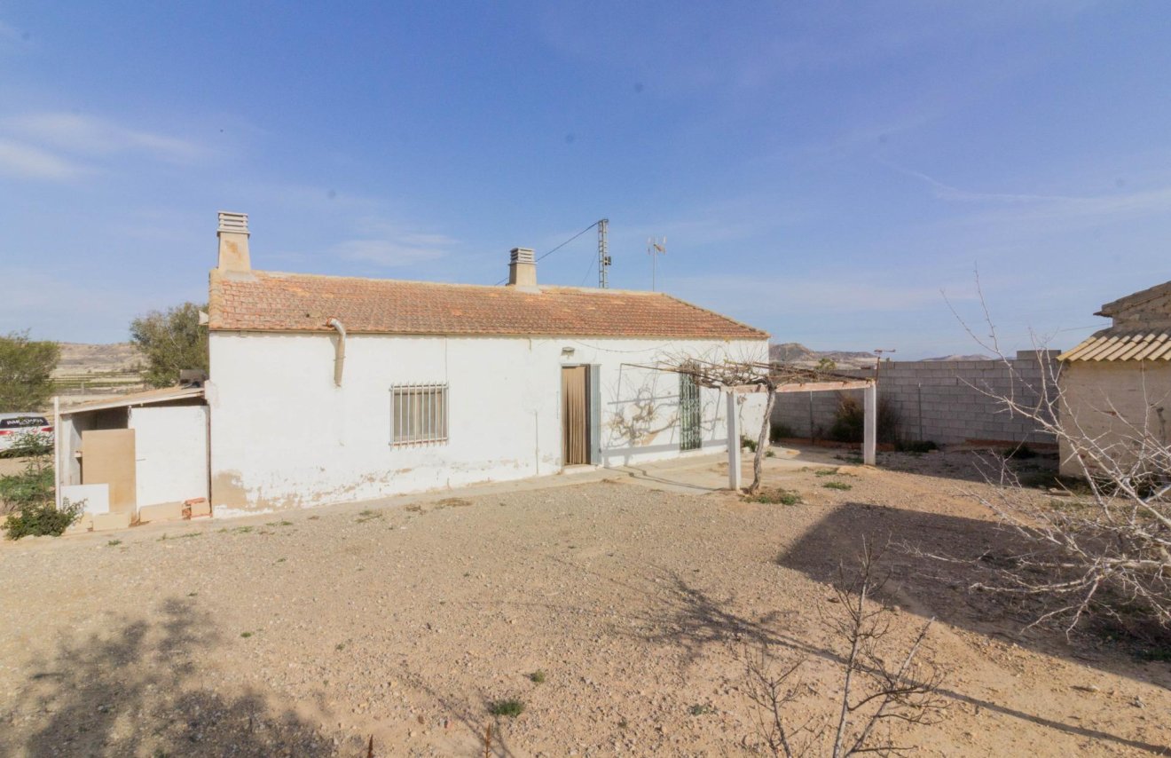 Resale - Casa con terreno - Orihuela - Desamparados-Hurchillo-Torremendo