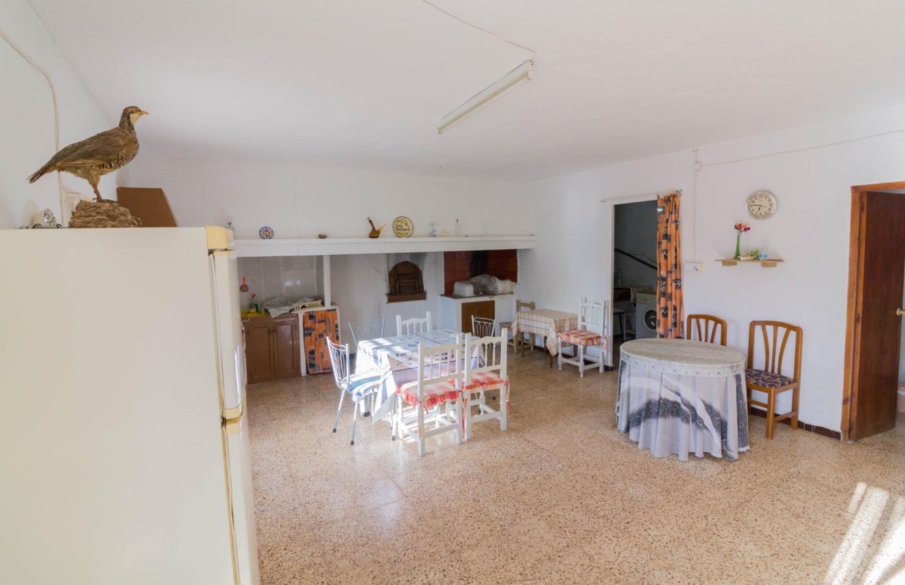 Resale - Casa con terreno - Orihuela - Desamparados-Hurchillo-Torremendo