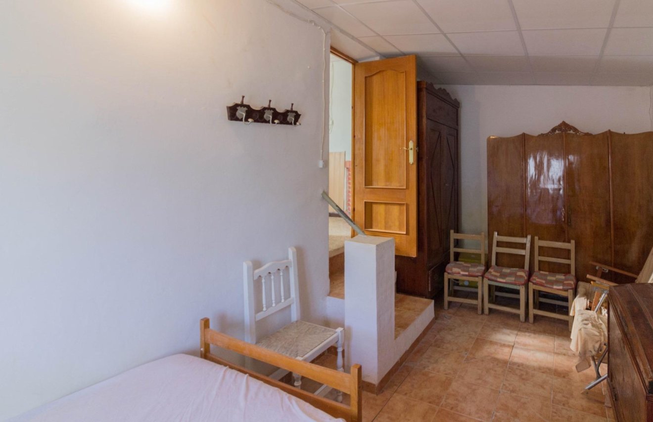 Resale - Casa con terreno - Orihuela - Desamparados-Hurchillo-Torremendo