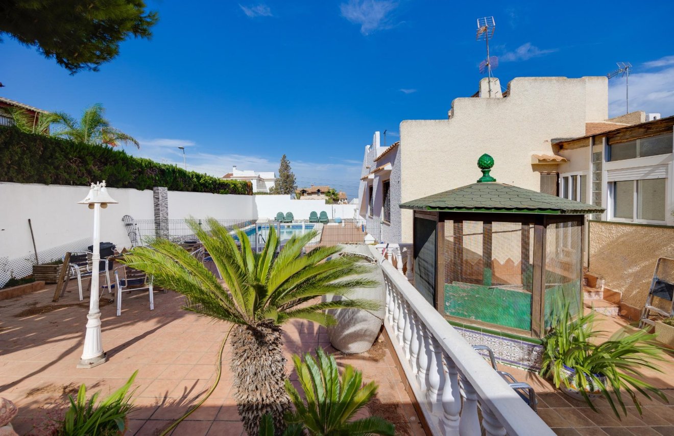 Resale - Chalet - Torrevieja - Los balcones