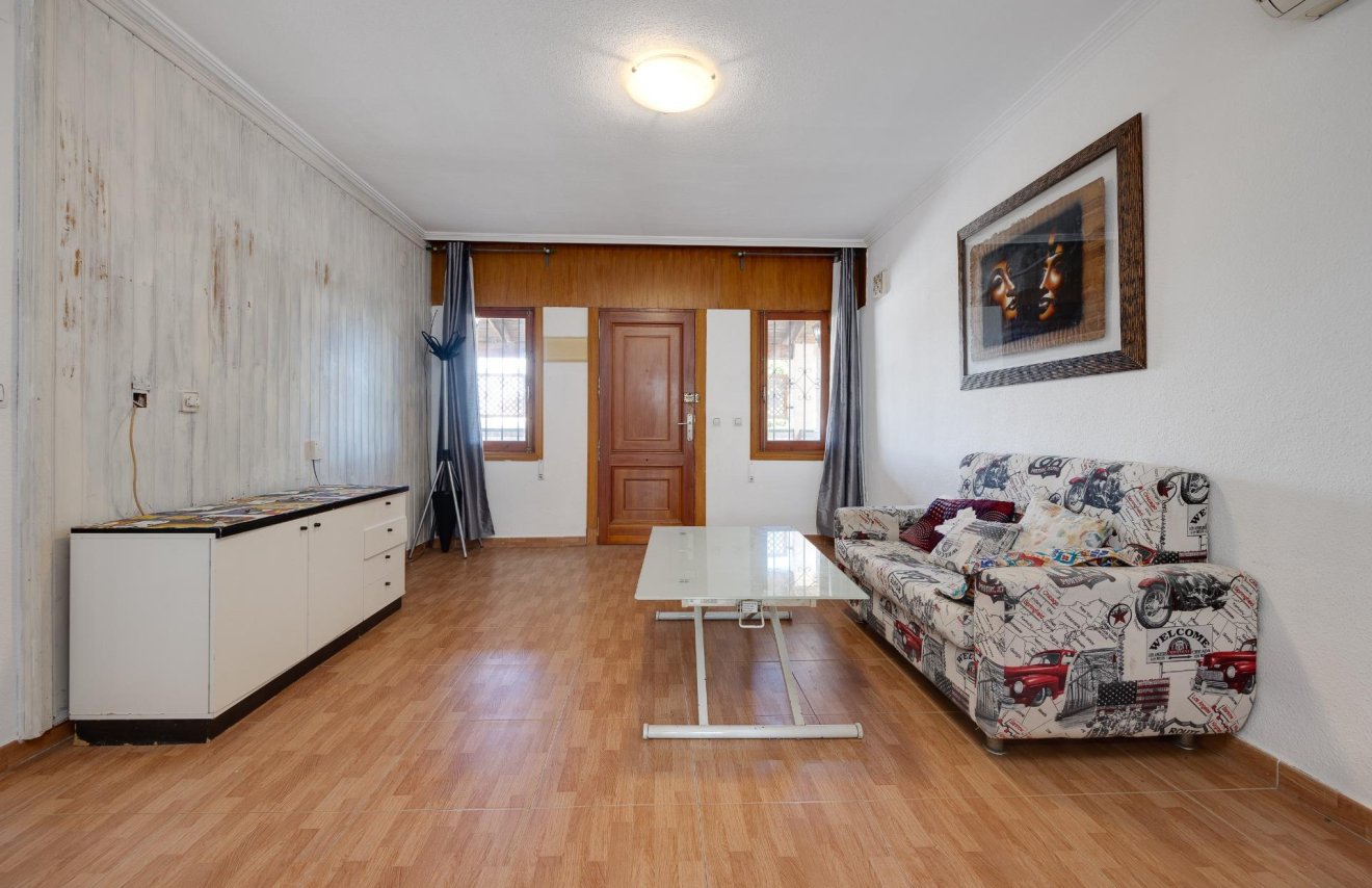 Resale - Chalet - Torrevieja - Los balcones