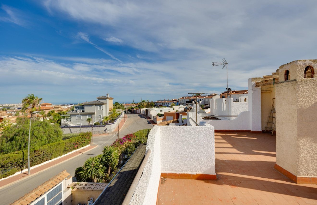 Resale - Chalet - Torrevieja - Los balcones