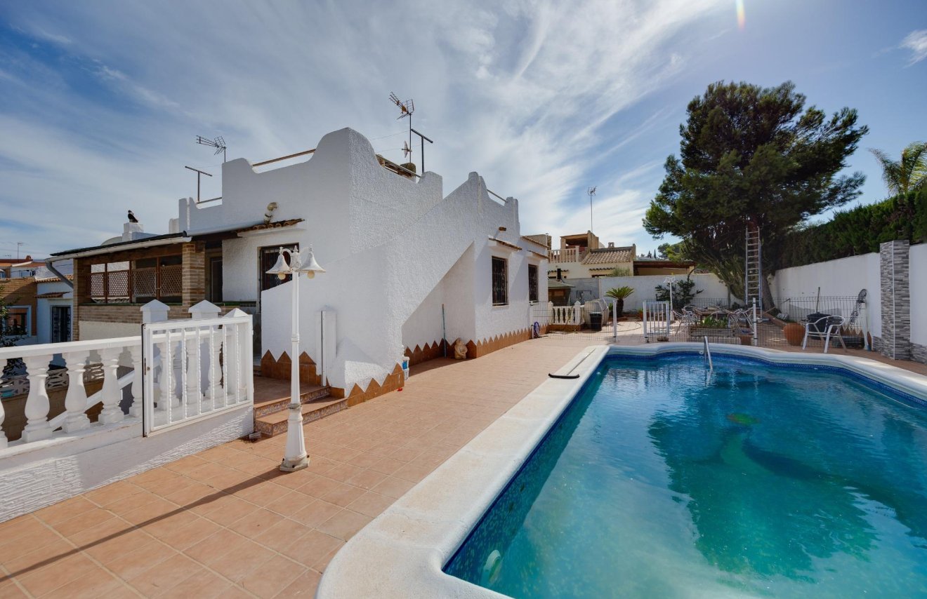 Resale - Chalet - Torrevieja - Los balcones