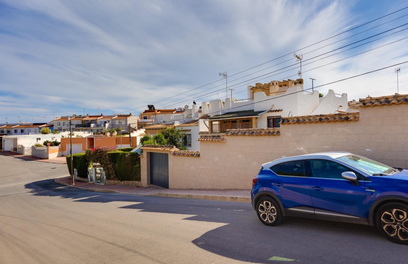 Resale - Chalet - Torrevieja - Los balcones