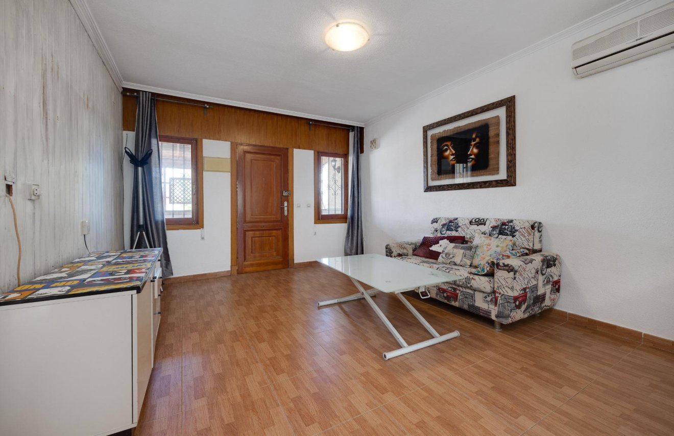 Resale - Chalet - Torrevieja - Los balcones