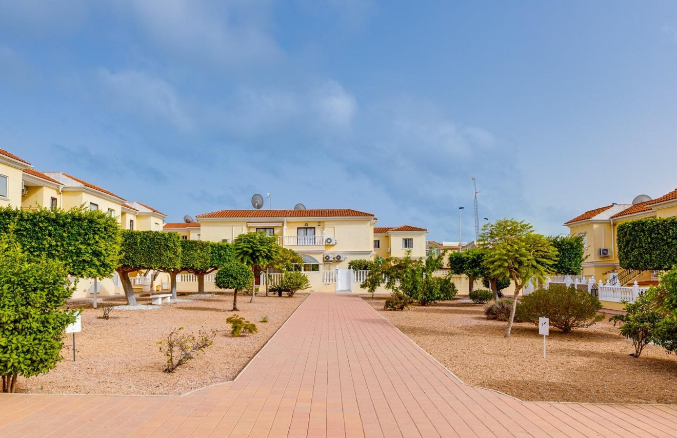 Resale - Bungalow Planta Alta - Torrevieja - Aguas nuevas 2