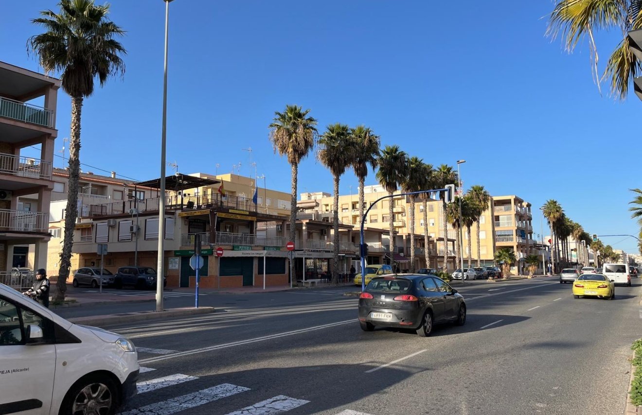 Resale - Casa Tipo Dúplex - Torrevieja - Playa de los Naufragos