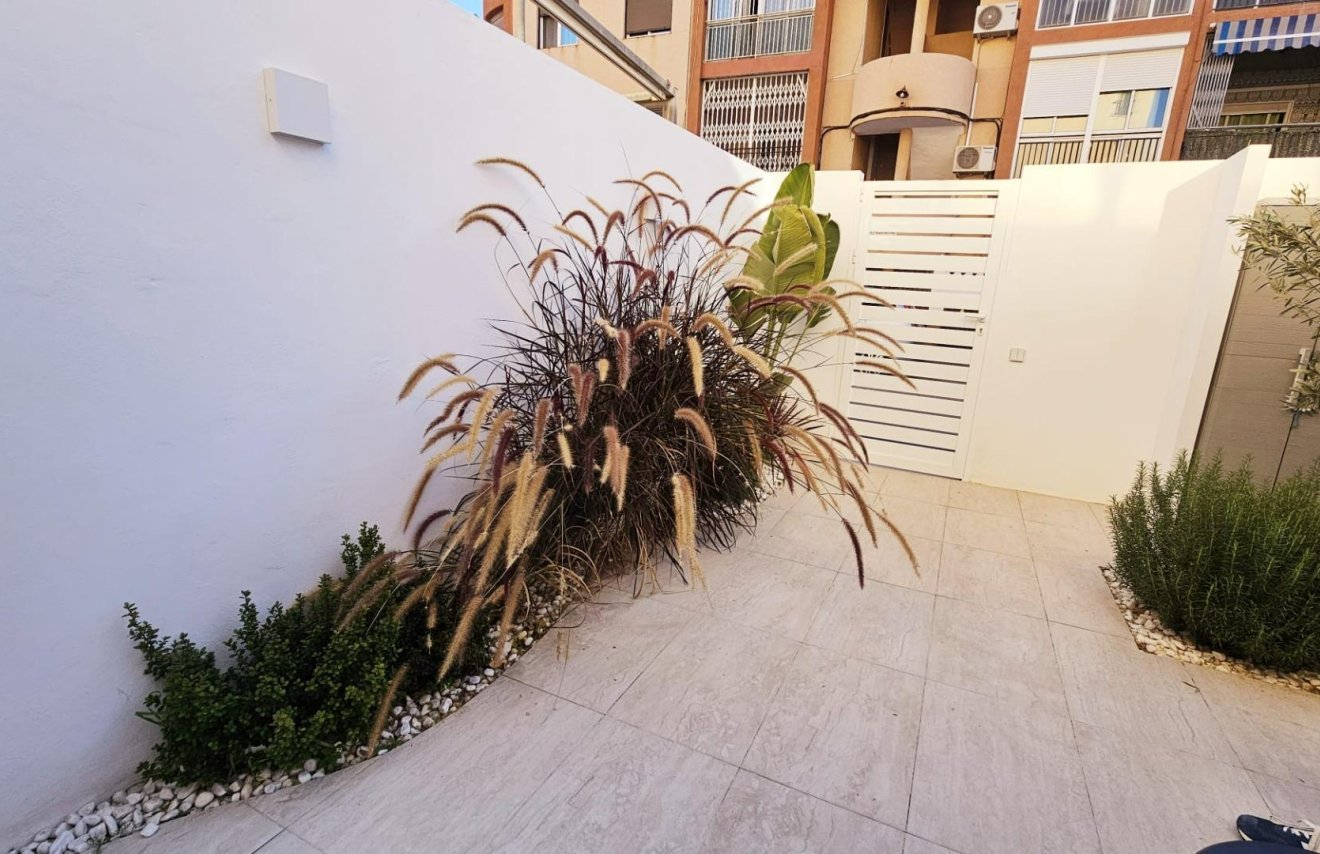 Resale - Casa Solar - Torrevieja - Calas blanca