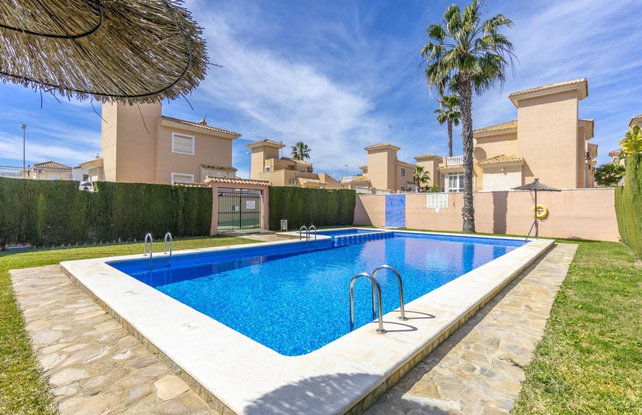 Reventa - Villa - Orihuela - Urbanización Perla del Mar