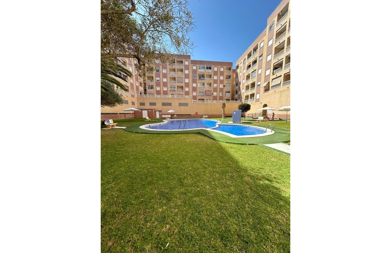 Resale - Apartamento - Torrevieja - Centro