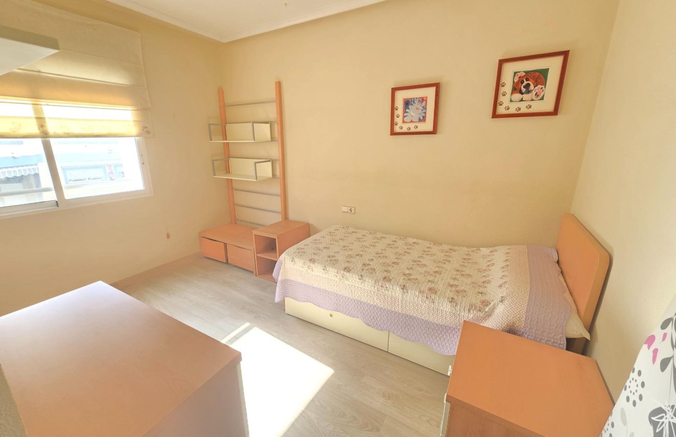 Resale - Apartamento - Torrevieja - Playa del Cura