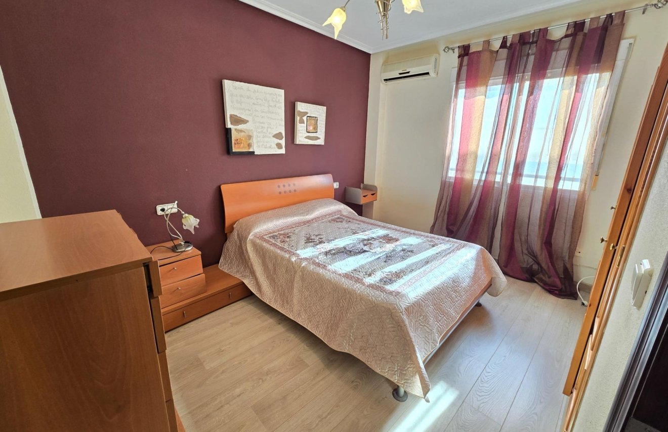 Resale - Apartamento - Torrevieja - Playa del Cura