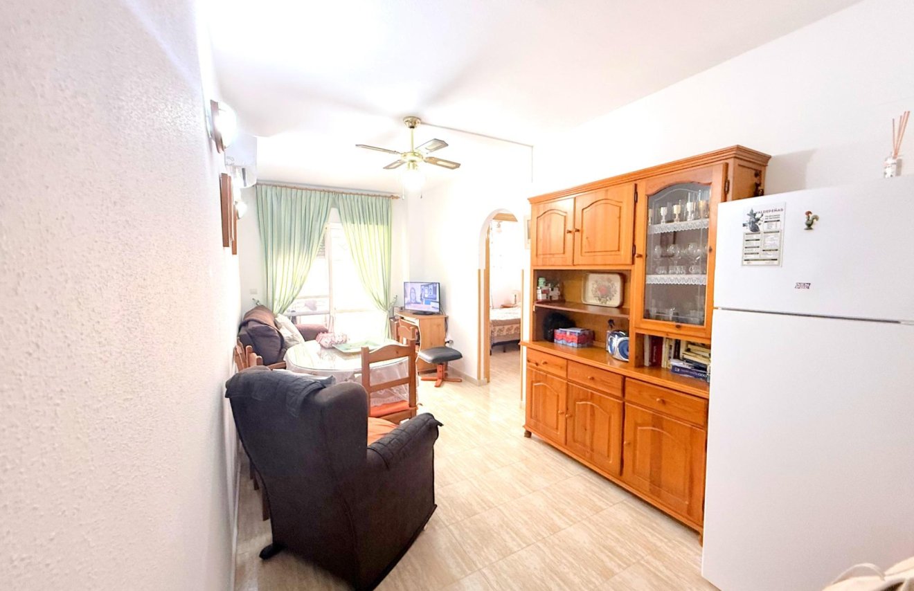 Resale - Apartamento - Torrevieja - Estacion de autobuses