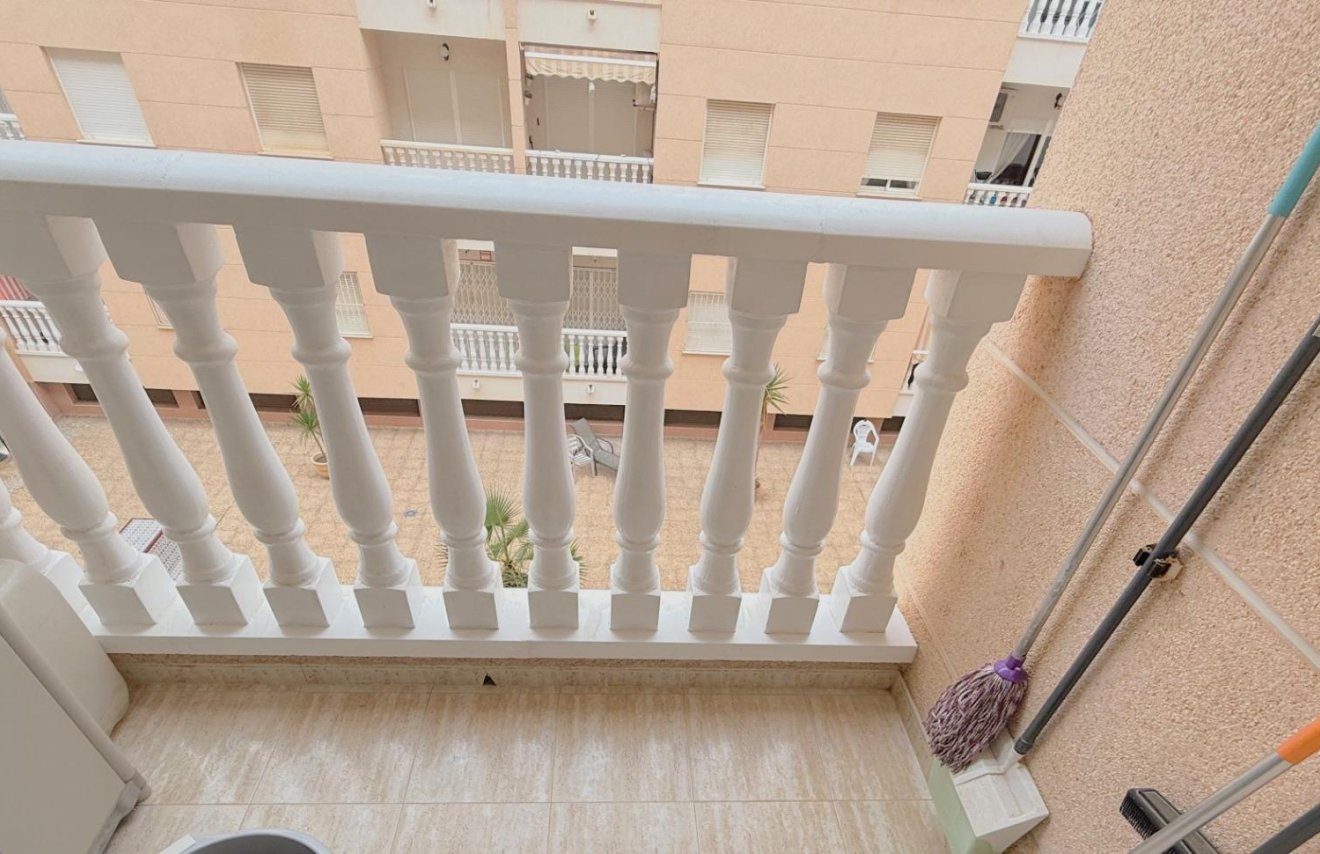 Resale - Apartamento - Torrevieja - Estacion de autobuses