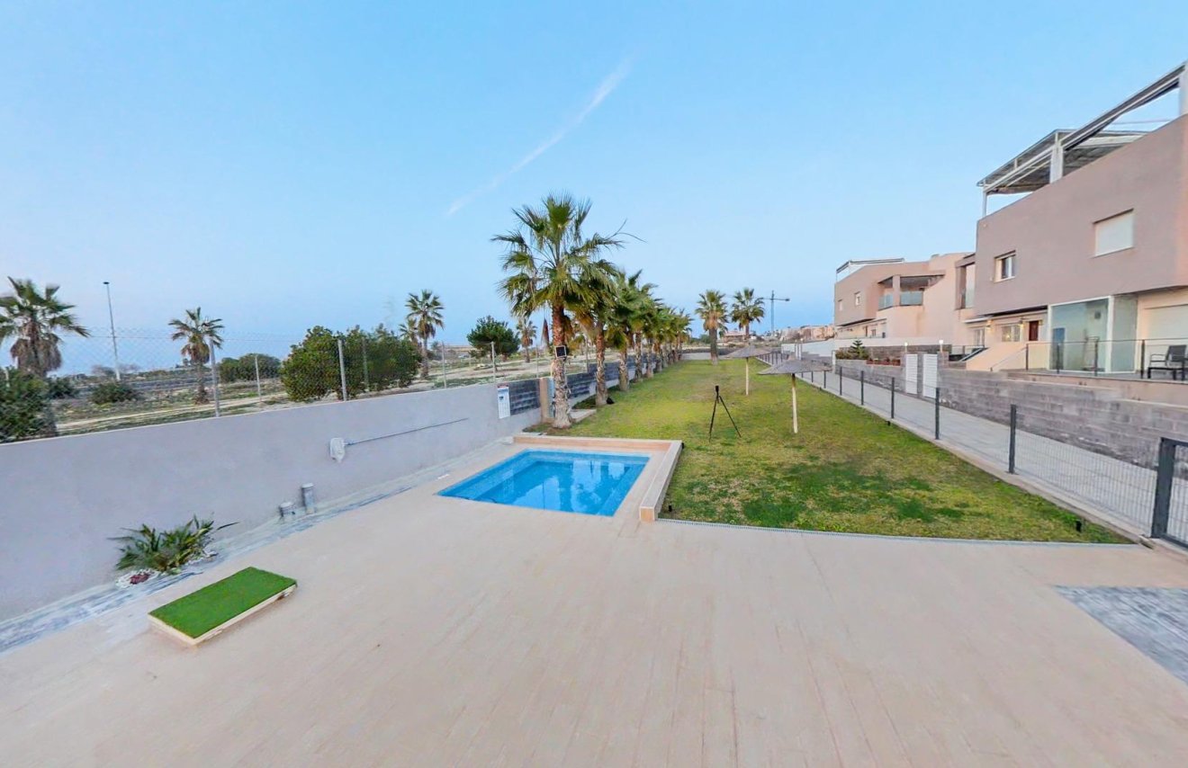 Reventa - Chalet - Torrevieja - Aguas Nuevas