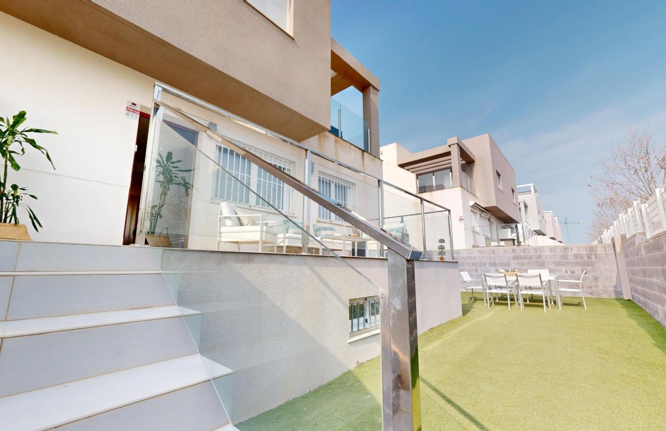 Reventa - Chalet - Torrevieja - Aguas Nuevas