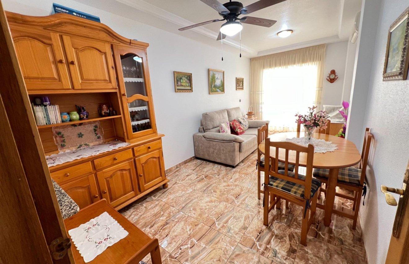 Resale - Apartamento - Torrevieja - Playa del Cura