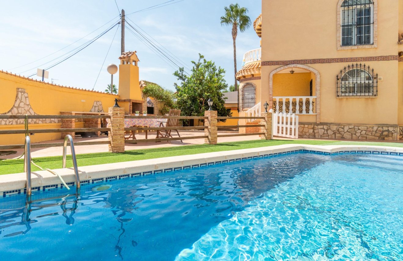 Resale - Chalet - Orihuela Costa - La Florida